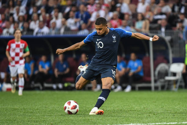 鲁能中场球 鲁能中场球